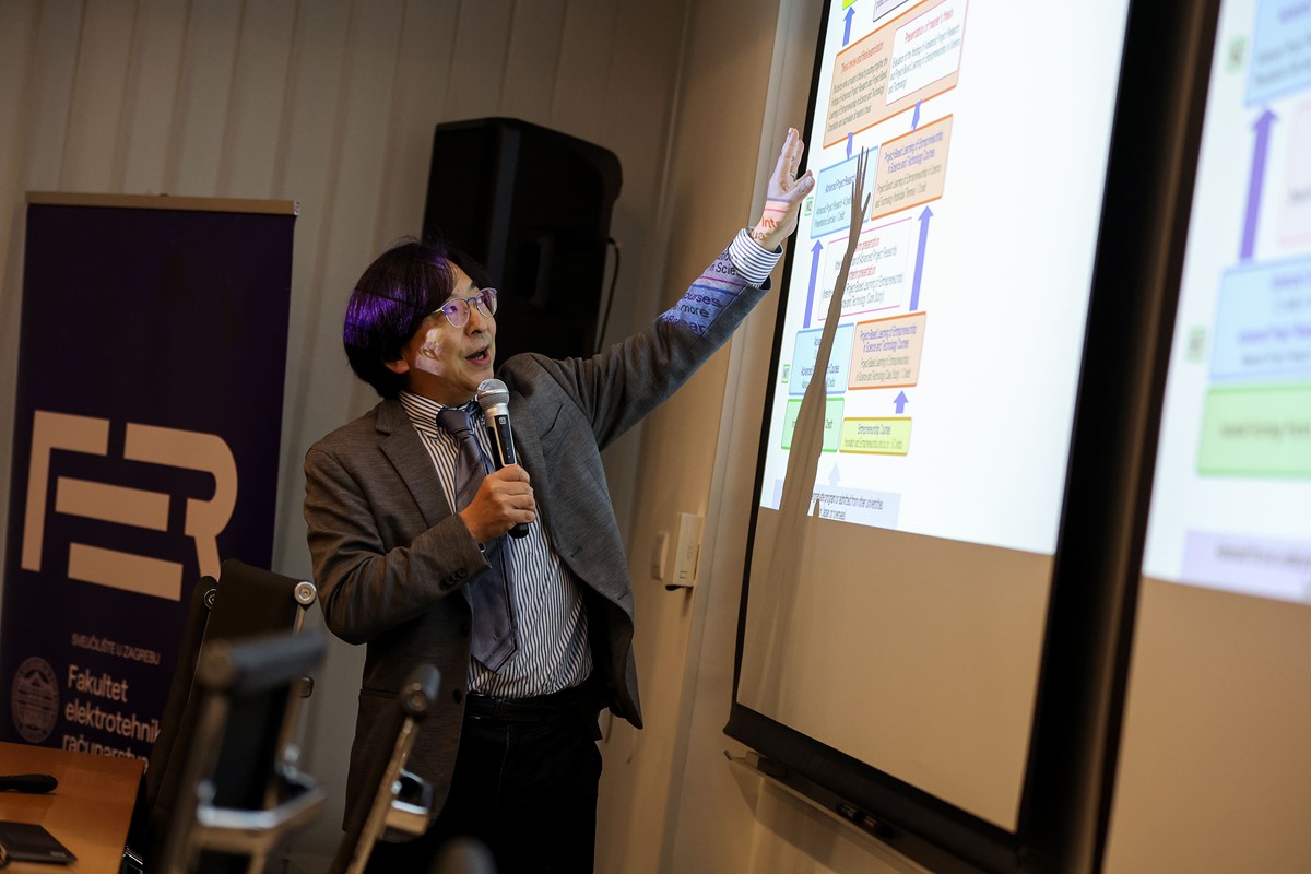 Profesor Makoto Nagata, stručnjak za sigurnost čipova sa Sveučilišta u Kobeu u Japanu 📷 Foto: FER