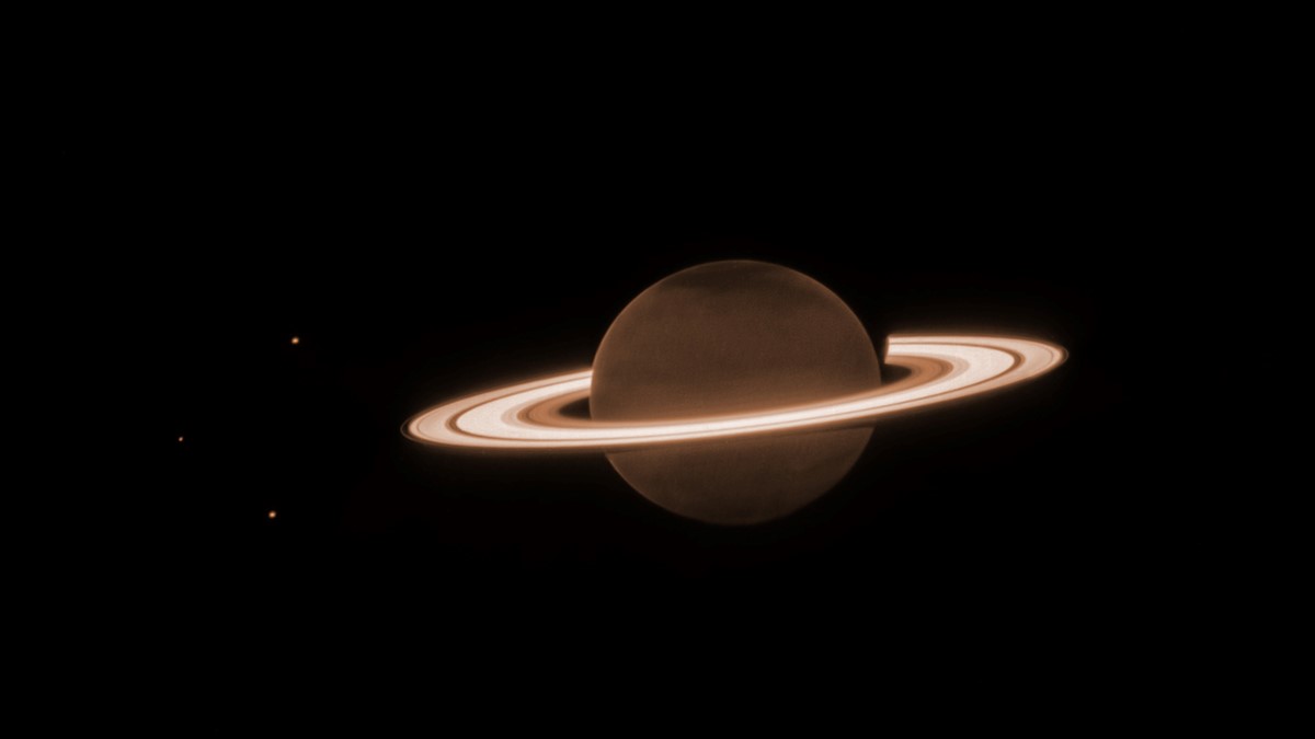 📷 NASA, ESA, CSA, STScI, M. Tiscareno (SETI Institute), M. Hedman (University of Idaho), M. El Moutamid (Cornell University), M. Showalter (SETI Institute), L. Fletcher (University of Leicester), H. Hammel (AURA); image processing by J. DePasquale (STScI)